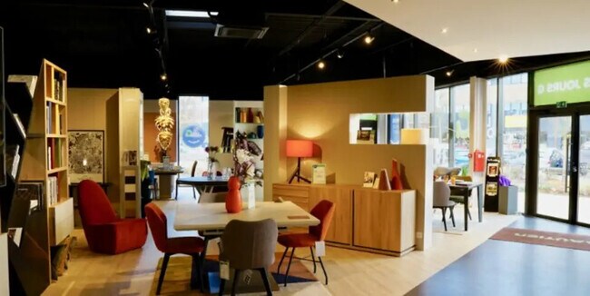 Plus de détails pour Local commercial à louer