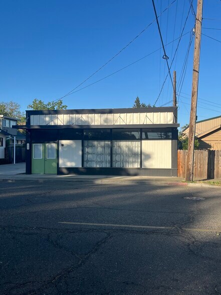 112 Bonita Ave, Turlock, CA à louer - Photo de l’immeuble – Image 2 sur 3