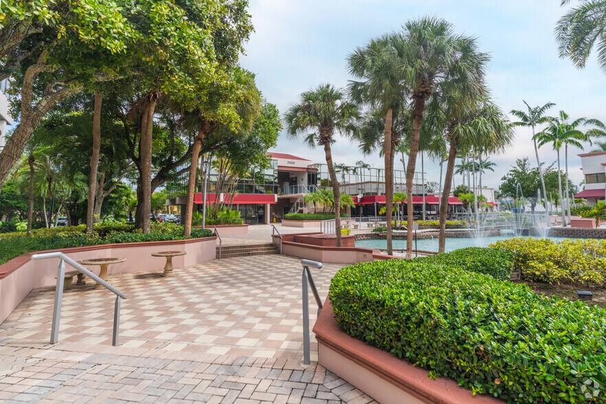 7000 W Camino Real, Boca Raton, FL à vendre - Photo de l’immeuble – Image 3 sur 8