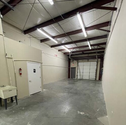 1129 Corporation Pky, Raleigh, NC à vendre - Photo intérieure – Image 2 sur 2