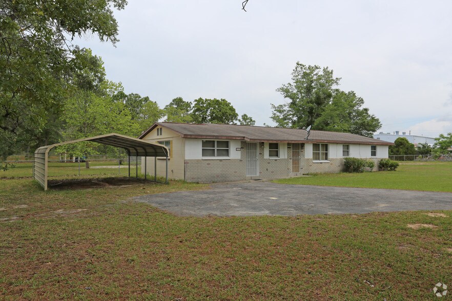7137 Barclay Ave, Brooksville, FL à vendre - Photo principale – Image 1 sur 4