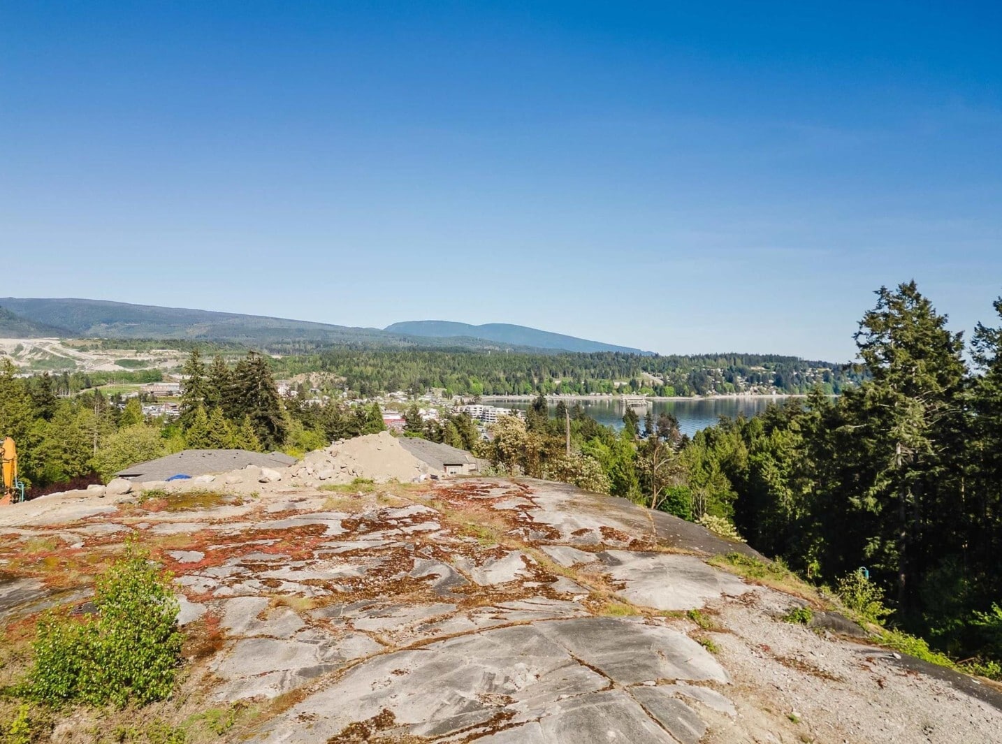 5883 Cowrie St, Sechelt, BC à vendre Autre– Image 1 sur 8