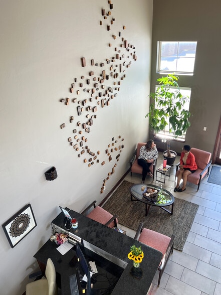 2524 N Broadway, Edmond, OK à louer - Photo intérieure – Image 2 sur 15