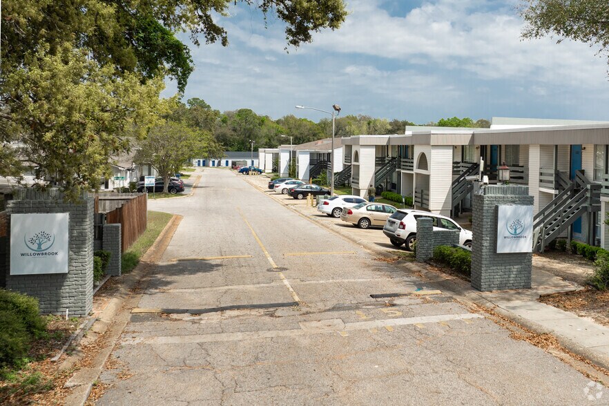 4600 Twin Oaks Dr, Pensacola, FL à vendre - Photo de l’immeuble – Image 2 sur 32