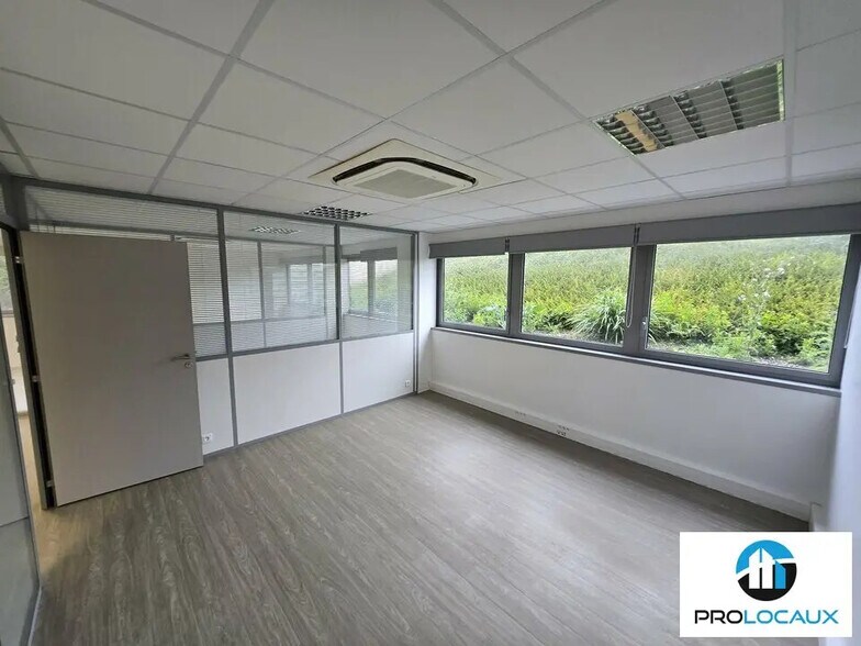Bureau dans Boves à louer - Photo de l’immeuble – Image 3 sur 5