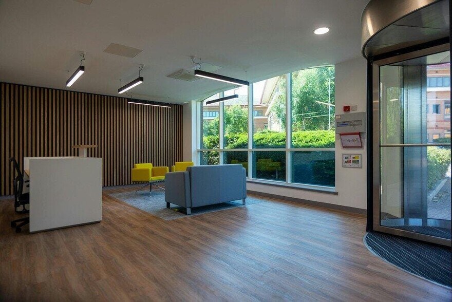 5 Mondial Way, Hayes à louer - Photo de l’immeuble – Image 2 sur 7