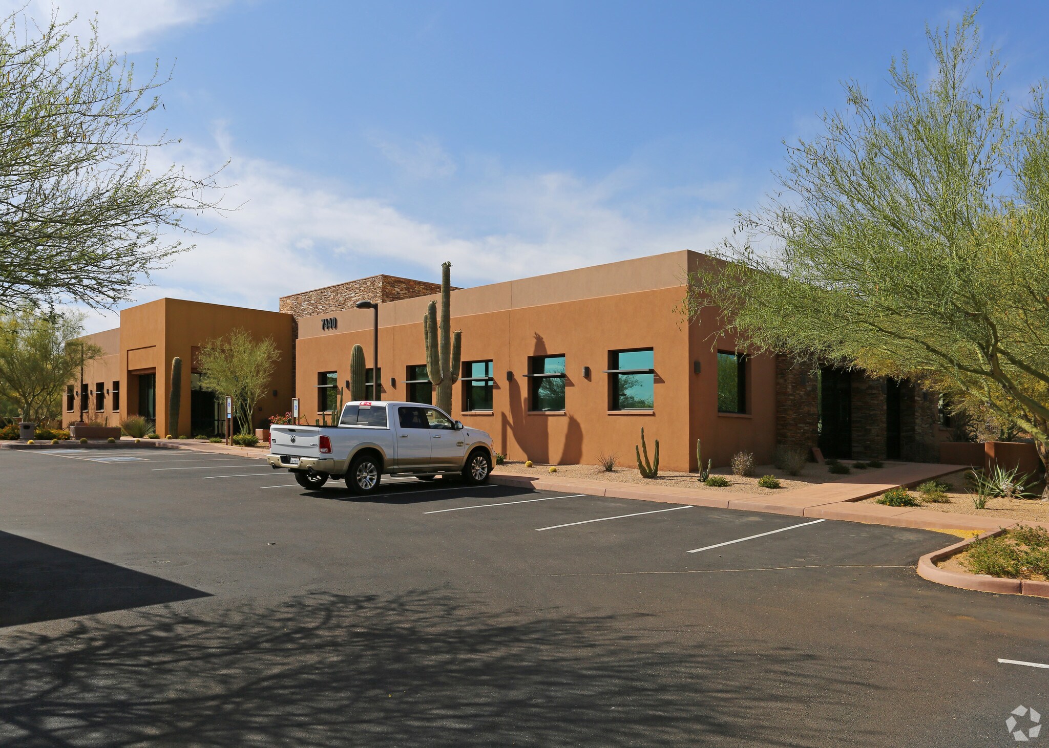 7440 E Pinnacle Peak Rd, Scottsdale, AZ à louer Photo de l’immeuble– Image 1 sur 12