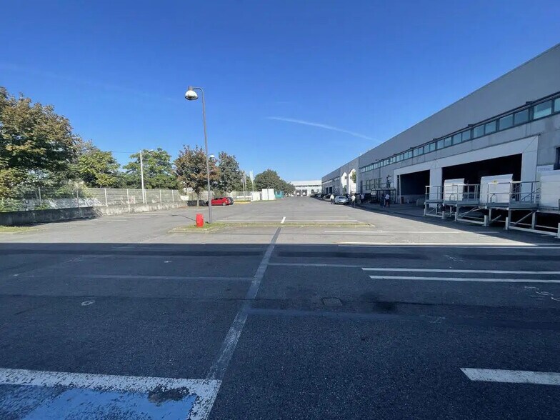 Industriel/Logistique dans Ivry-sur-Seine à louer - Photo de l’immeuble – Image 3 sur 6