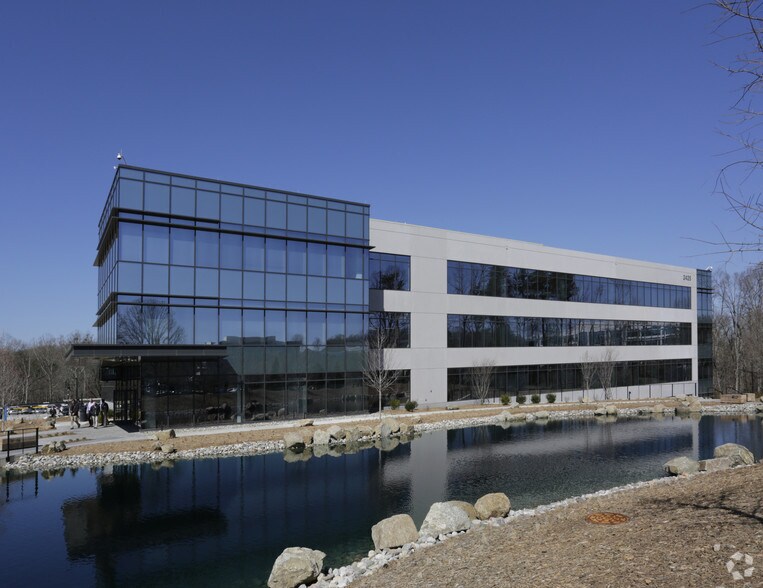 2425 Cascade Pointe Blvd, Charlotte, NC à louer - Photo principale – Image 1 sur 4