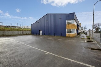 199-215 Cardiff Rd, Reading à louer Photo de l’immeuble– Image 2 sur 6