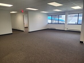100 W Old Wilson Bridge Rd, Worthington, OH à louer Photo de l’immeuble– Image 1 sur 7