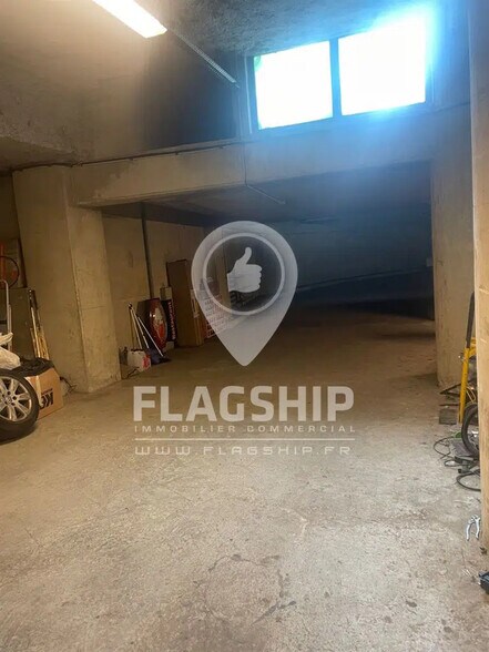 Local commercial dans Bourg-la-Reine à vendre - Photo de l’immeuble – Image 1 sur 3