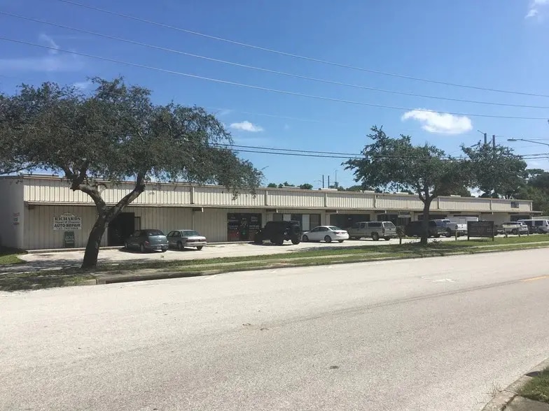 705 Live Oak St, Tarpon Springs, FL à louer Photo de l’immeuble– Image 1 sur 4