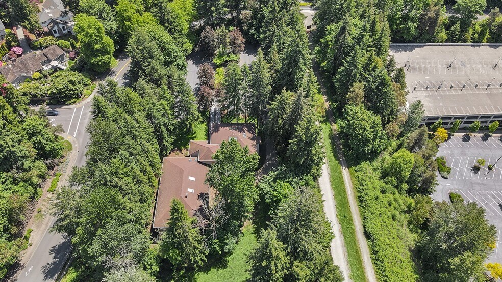 3805 108th Ave NE, Bellevue, WA à vendre - Photo de l’immeuble – Image 1 sur 12