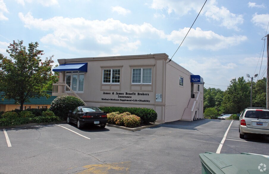 941 N Pleasantburg Dr, Greenville, SC à louer - Photo de l’immeuble – Image 3 sur 40