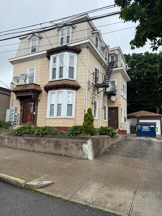 Plus de détails pour 47 Montgomery St, Pawtucket, RI - Logement à vendre