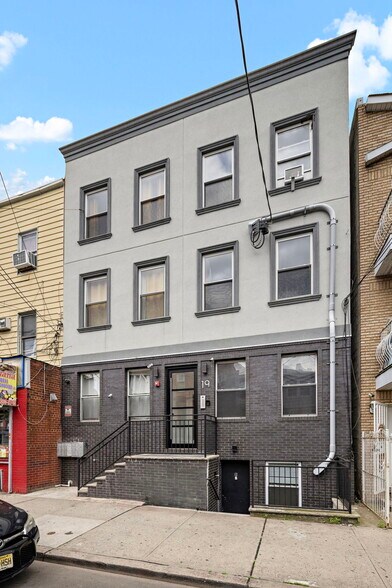 19 Jewett Ave, Jersey City, NJ à vendre - Photo principale – Image 1 sur 28