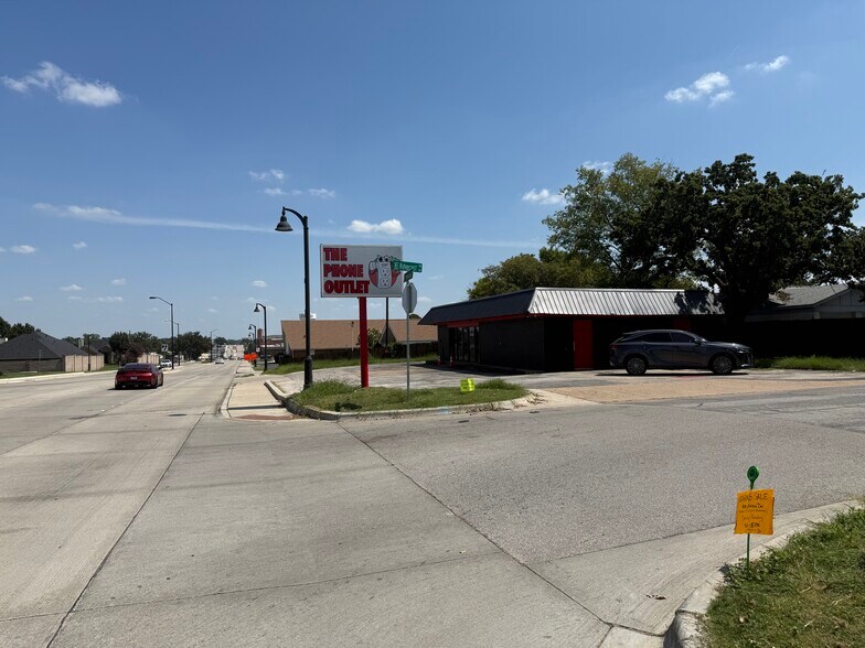 673 W Pipeline Rd, Hurst, TX à louer - Photo de l’immeuble – Image 2 sur 8