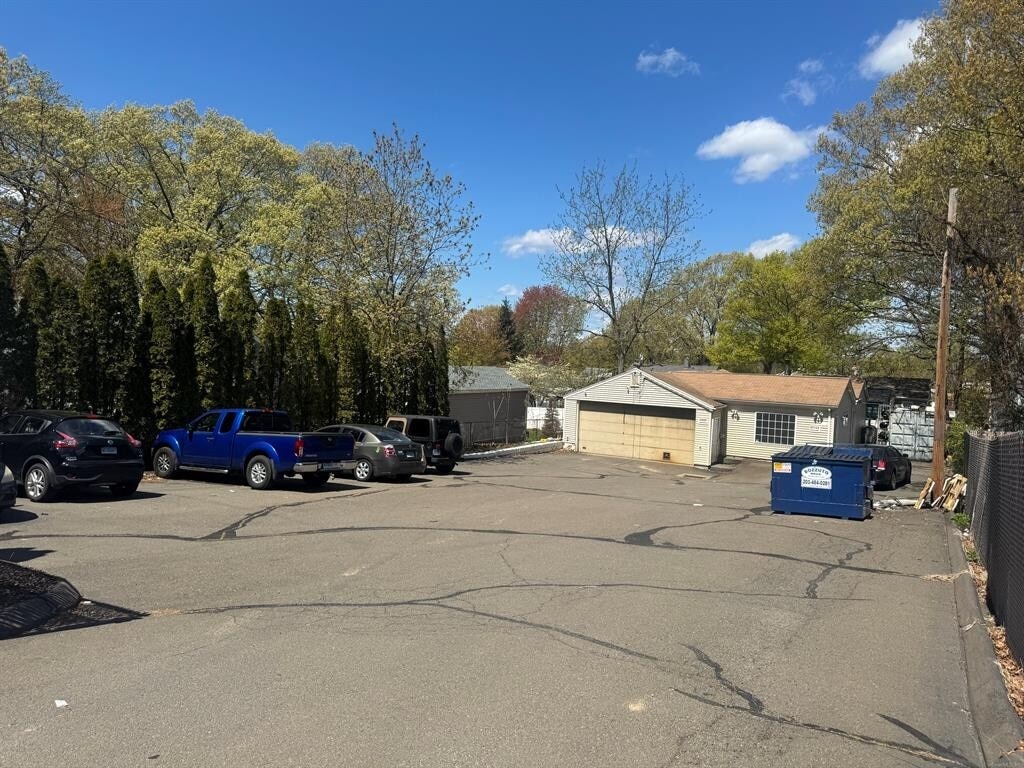 207 Burwell Rd, West Haven, CT à vendre Photo principale– Image 1 sur 5
