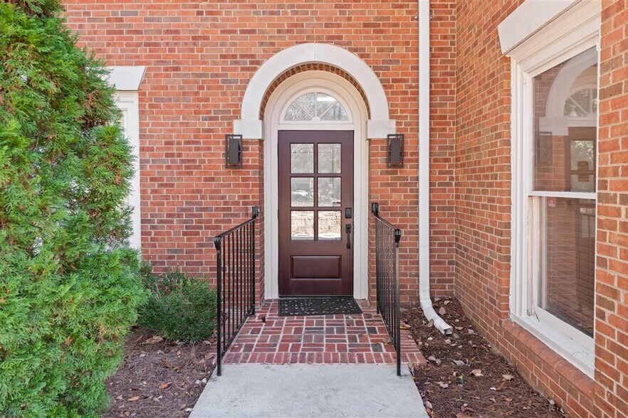6111 Peachtree Dunwoody Rd NE, Atlanta, GA à vendre - Photo de l’immeuble – Image 3 sur 16