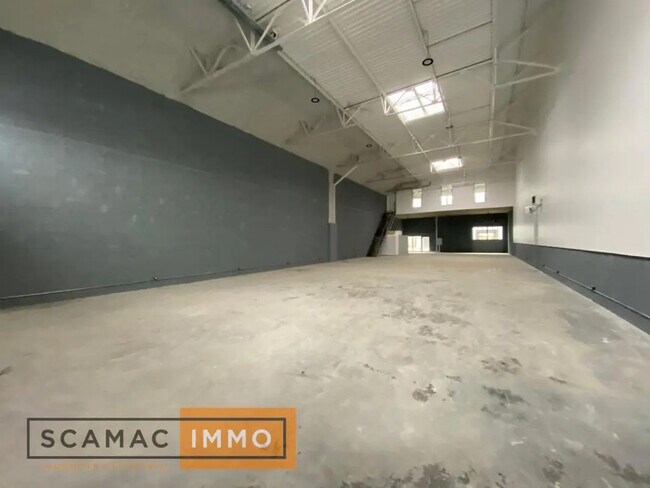 Plus de détails pour 269 Rue Du Maréchal Juin, Vaux-le-Pénil - Local d'activités à louer