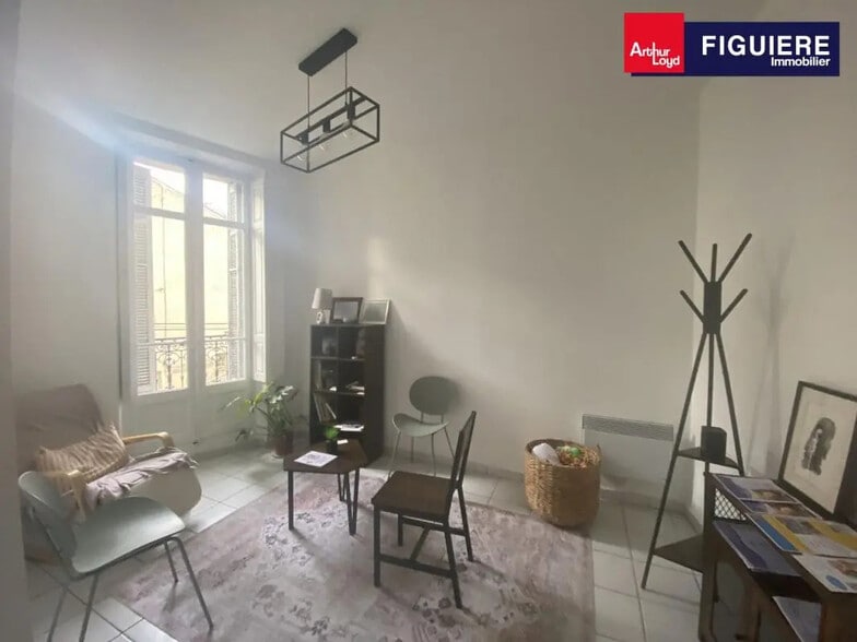 Bureau dans Salon-de-Provence à louer - Photo de l’immeuble – Image 2 sur 8