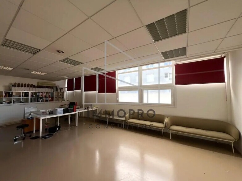 Bureau dans Petit-Couronne à louer - Photo intérieure – Image 2 sur 8