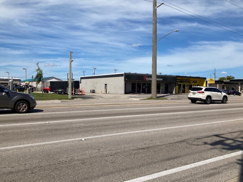 910-912 Del Prado Blvd S, Cape Coral, FL à vendre - Photo de l’immeuble – Image 3 sur 24
