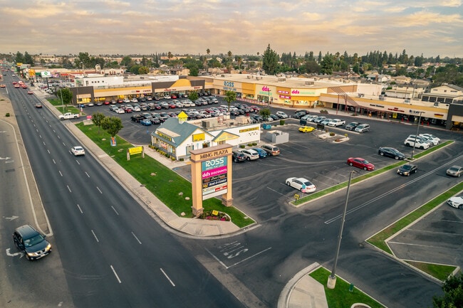 Plus de détails pour 3701-3929 Ming Ave, Bakersfield, CA - Local commercial à louer