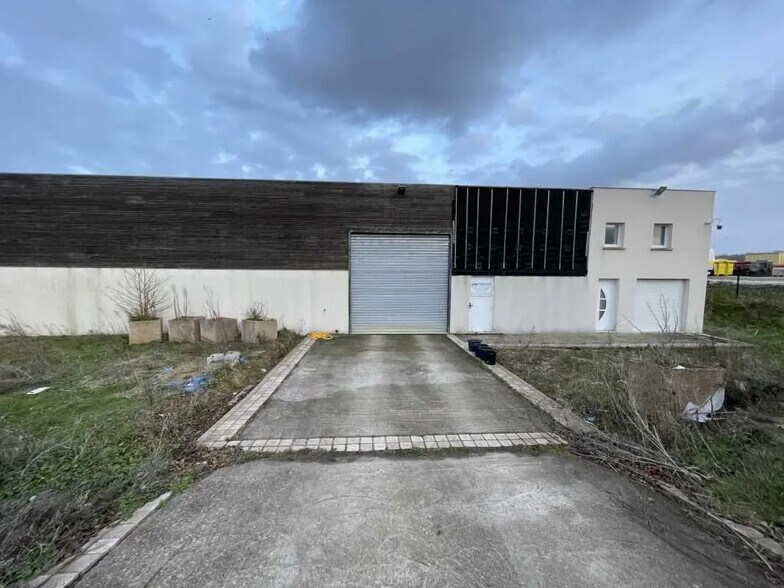 Local d'activités dans Amblainville à vendre - Photo de l’immeuble – Image 2 sur 11