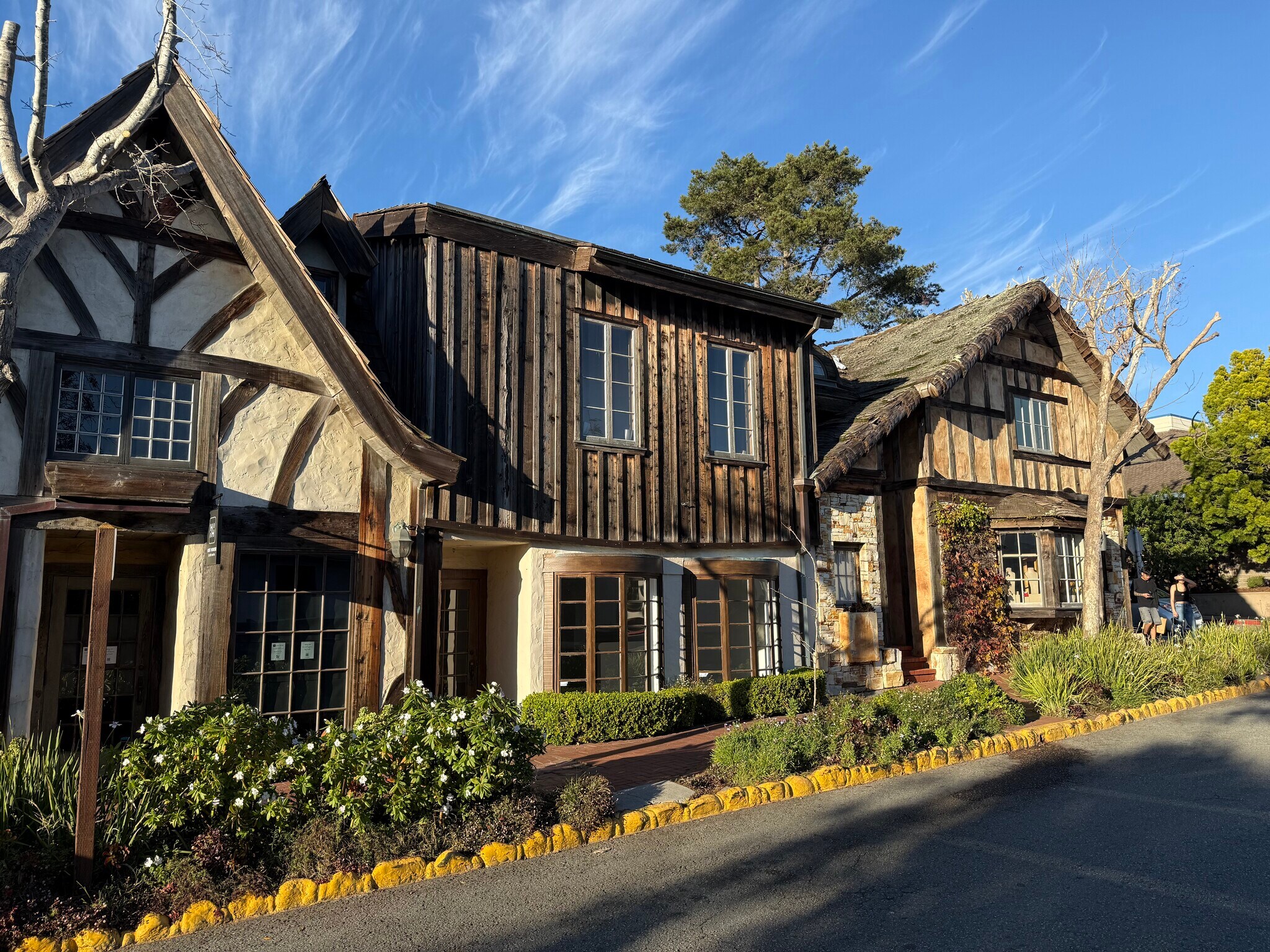 6th Ave, Carmel, CA à louer Photo de l’immeuble– Image 1 sur 16