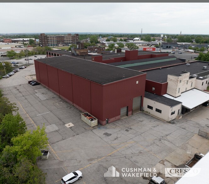 11744 Berea Rd, Cleveland, OH à louer - Photo de l’immeuble – Image 2 sur 4