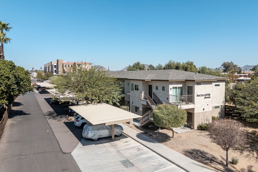 2016 W Orangewood Ave, Phoenix, AZ à vendre - Photo de l’immeuble – Image 1 sur 20