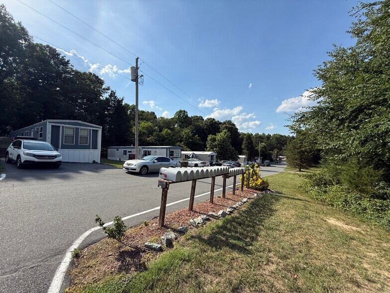 708 Frye Bridge Rd, Clemmons, NC à vendre - Photo de l’immeuble – Image 3 sur 12