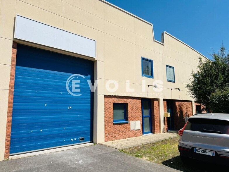 Local d'activités dans Moissy-Cramayel à vendre - Photo de l’immeuble – Image 1 sur 11