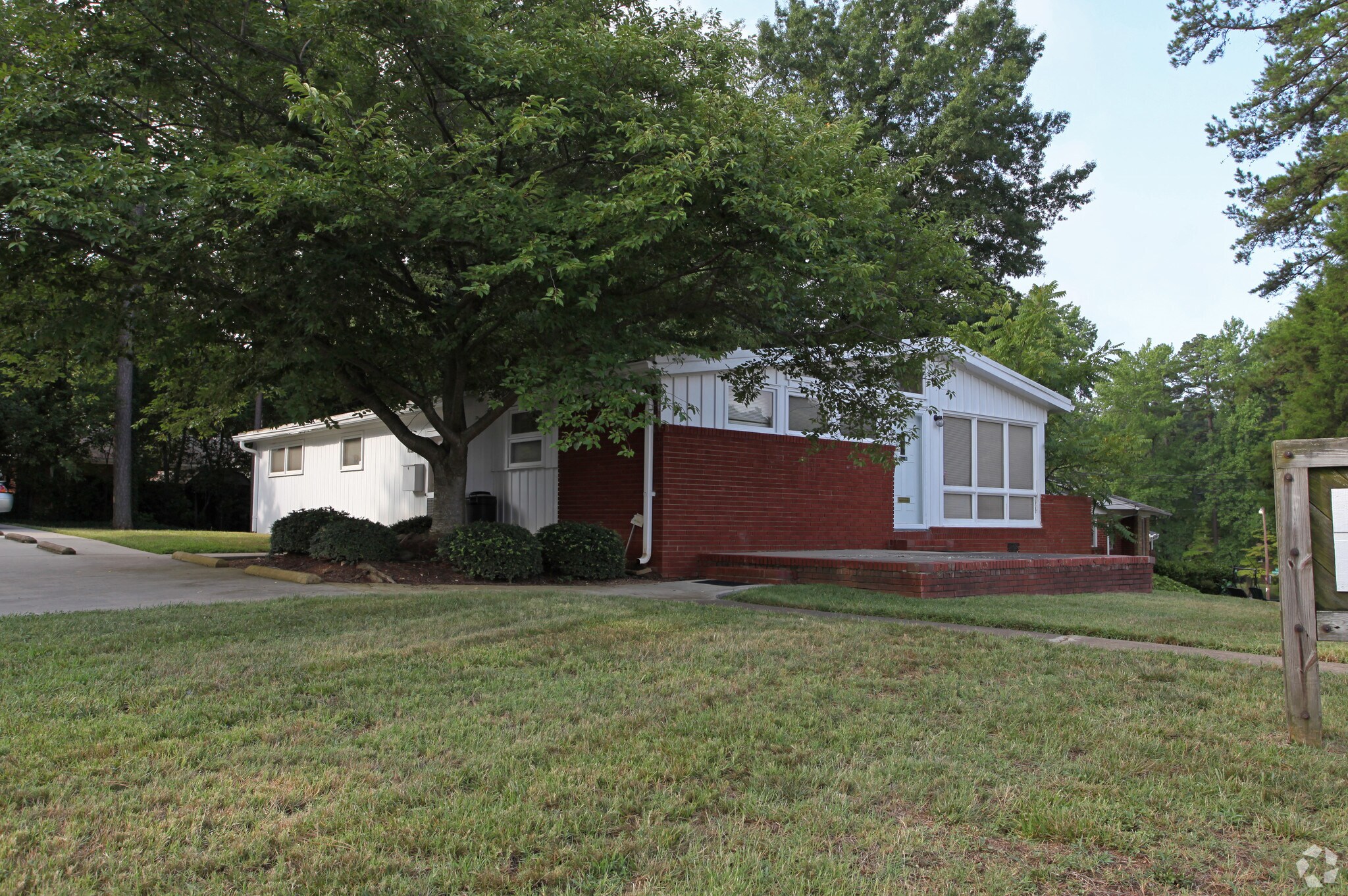 738 Pierson Dr, Charlotte, NC à vendre Photo principale– Image 1 sur 3
