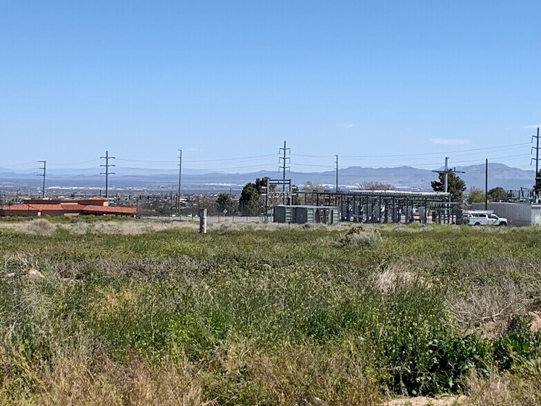 9596 Johnson Rd, Phelan, CA à vendre - Photo de l’immeuble – Image 3 sur 7
