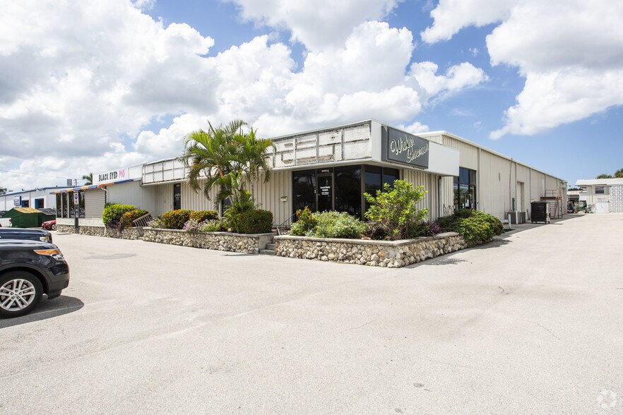 5307 Shirley St, Naples, FL à vendre - Photo principale – Image 1 sur 13