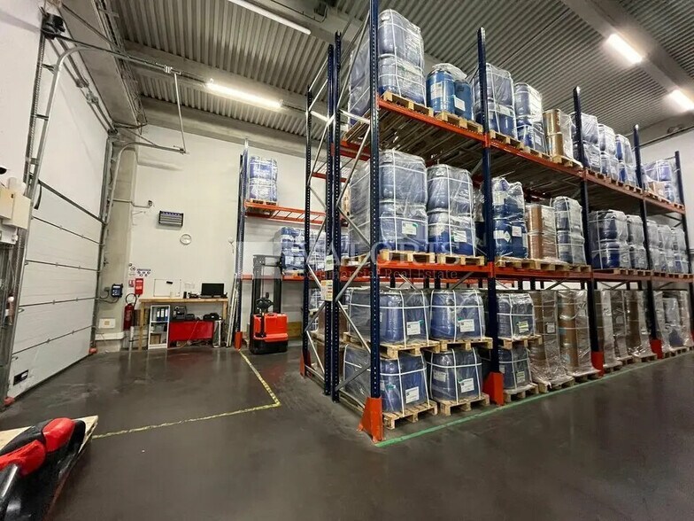 Local d'activités dans Vitrolles à vendre - Photo de l’immeuble – Image 3 sur 15