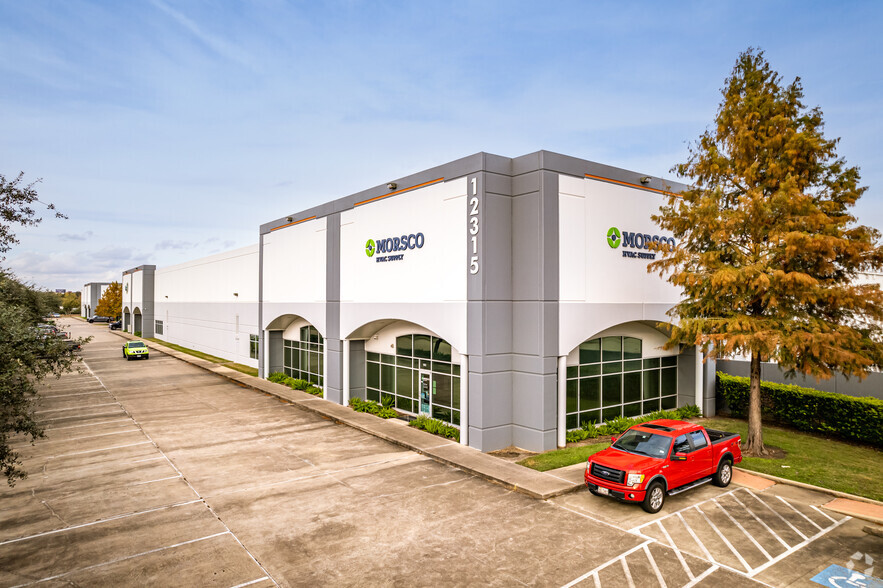 10650 W Airport Blvd, Stafford, TX à louer - Photo de l’immeuble – Image 2 sur 6
