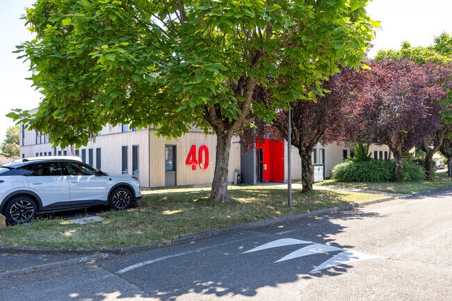 Plus de détails pour 33 Avenue Du Docteur Georges Lévy, Vénissieux - Bureau à louer