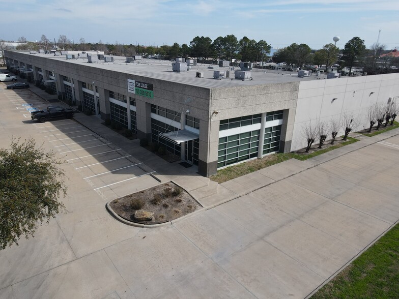 13805 West Rd, Houston, TX à louer - Photo de l’immeuble – Image 1 sur 6