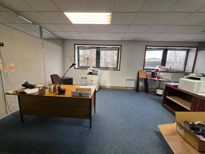 Bureau dans Évry-Courcouronnes à vendre - Photo intérieure – Image 2 sur 10