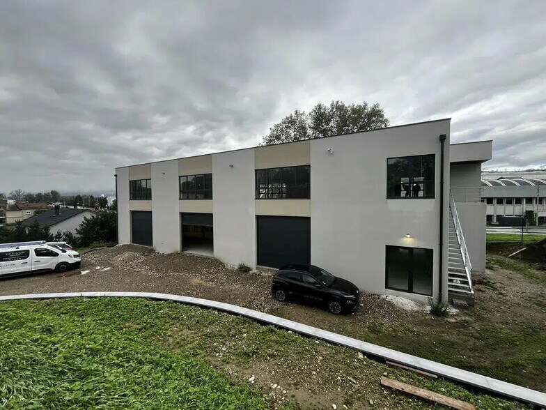 Bureau dans CHASSE-SUR-RHÔNE à louer - Photo de l’immeuble – Image 2 sur 10
