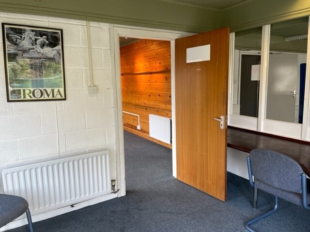 8 Ariane, Lichfield Road Industrial Estate, Tamworth, STS B79 7XF - Lot 8 - - Photo intérieure - Image 1 of 8