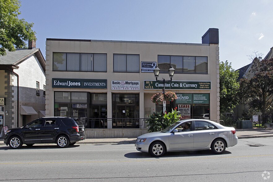 10211 Yonge St, Richmond Hill, ON à louer - Photo de l’immeuble – Image 2 sur 6