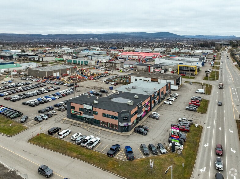 371-387 Boul Armand-Paris, Québec, QC à vendre - Aérien – Image 2 sur 3