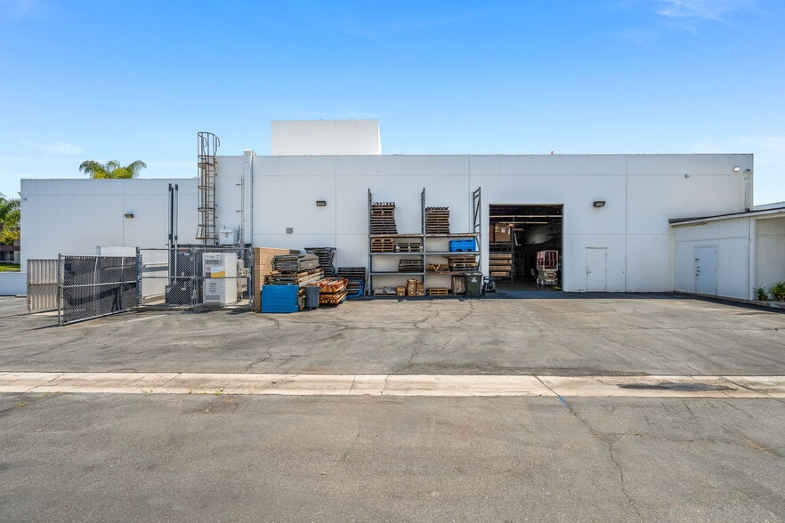14291 Commerce Dr, Garden Grove, CA à louer - Photo de l’immeuble – Image 3 sur 43
