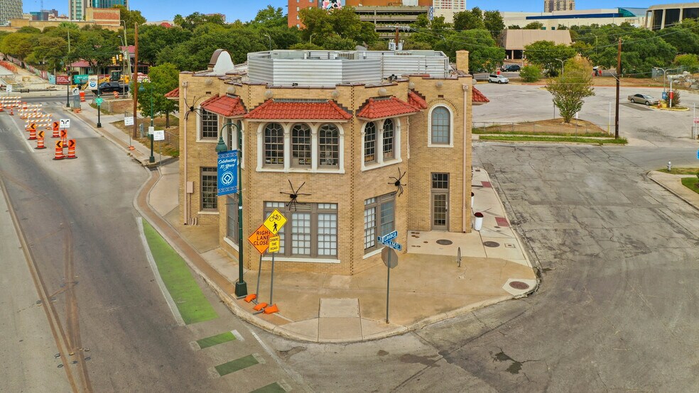 604 S Alamo St, San Antonio, TX à louer - Photo de l’immeuble – Image 3 sur 27