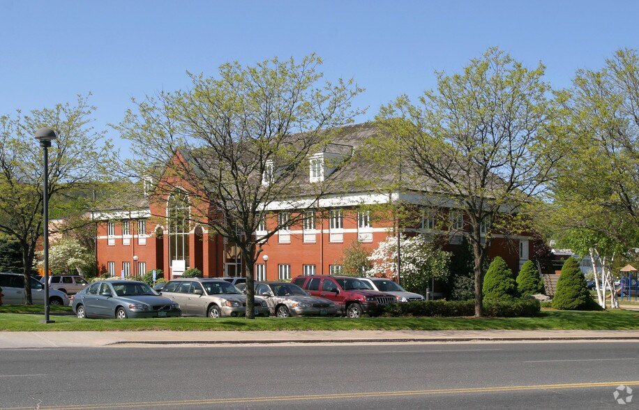 10 N Main St, Bristol, CT à louer - Photo de l’immeuble – Image 2 sur 6
